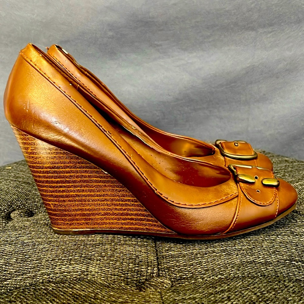 BROWN FIONI WEDGES SIZE 8